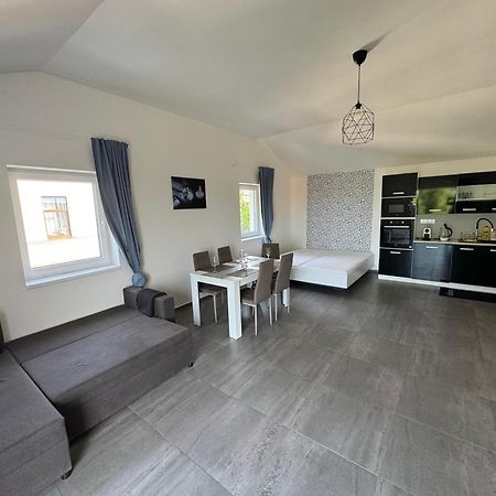 Apartman Byt 75M2 Klid Priroda Pro Rodinu Prag Eksteriør billede