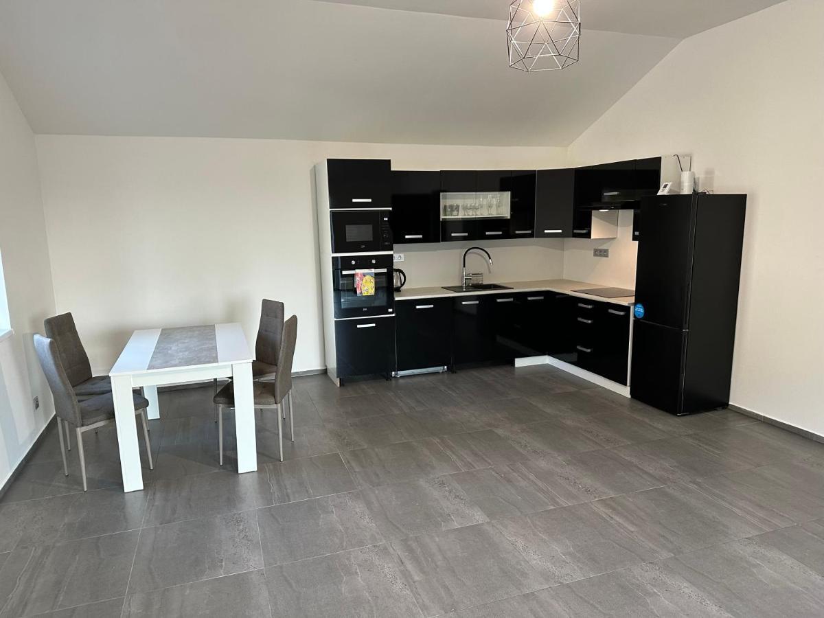 Apartman Byt 75M2 Klid Priroda Pro Rodinu Prag Eksteriør billede