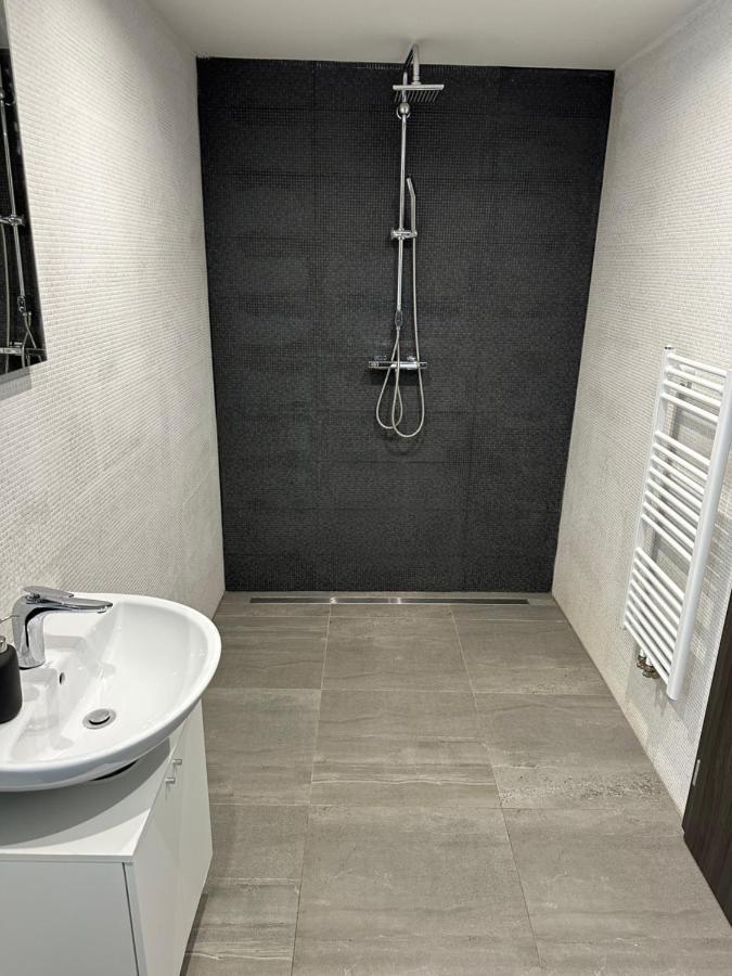 Apartman Byt 75M2 Klid Priroda Pro Rodinu Prag Eksteriør billede