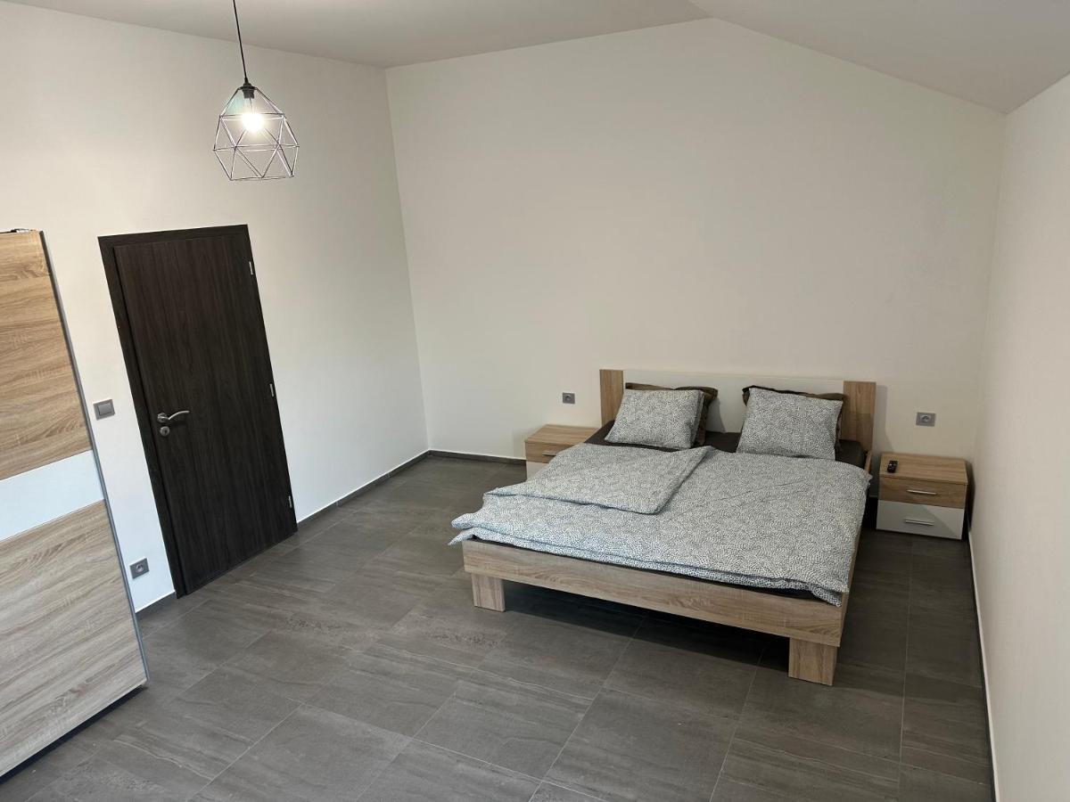 Apartman Byt 75M2 Klid Priroda Pro Rodinu Prag Eksteriør billede